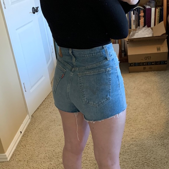 Levi’s Ribcage Shorts - Picture 7 of 8